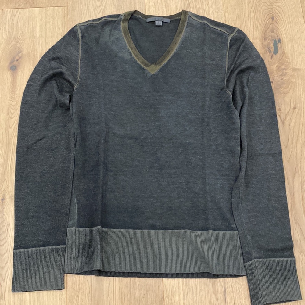 100% Cashmere John Varvatos sweater. Size small. Super soft in great condition.